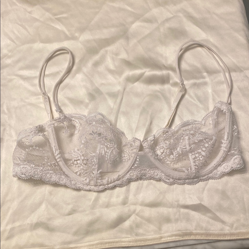New , worn once La Perla White Lace Bra with Underwire and Scalloped Edging.